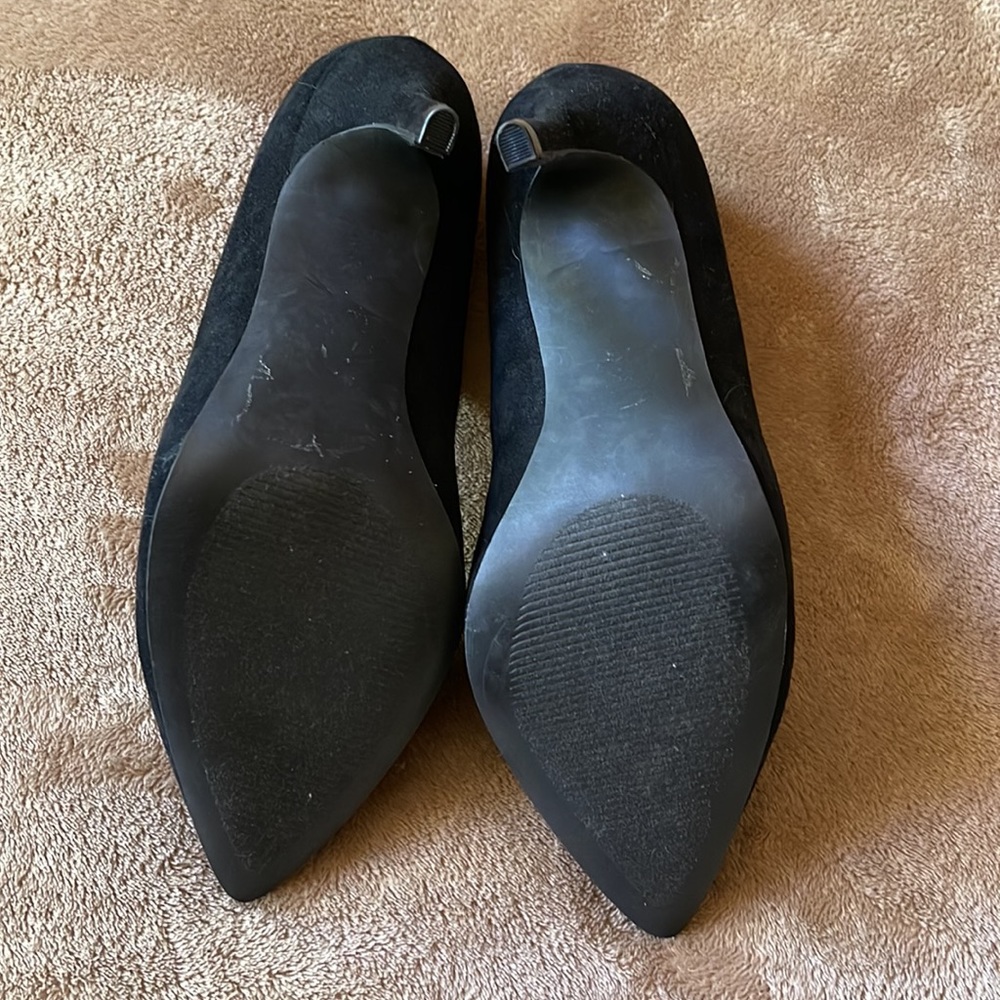 BLACK HEELS - Picture 3 of 3